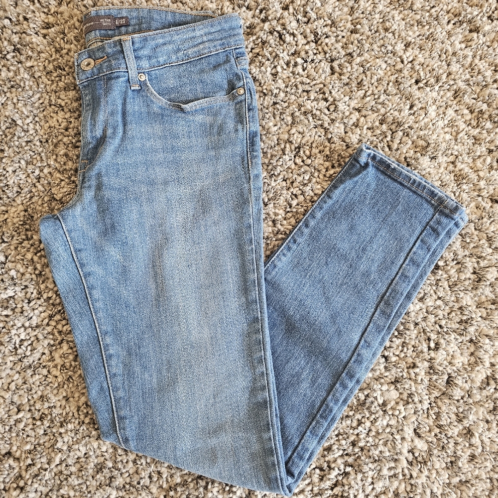 Levi's Slight Curve Mid Rise Skinny Jean Size 4/27 Denim Casual Everyday Farm